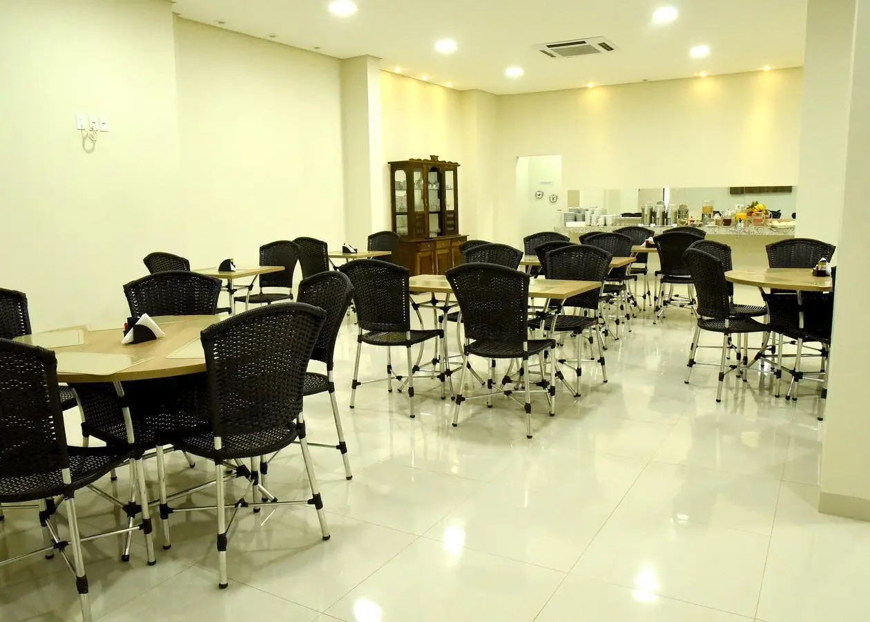 Área para reuniões e café do Hotel Lirius